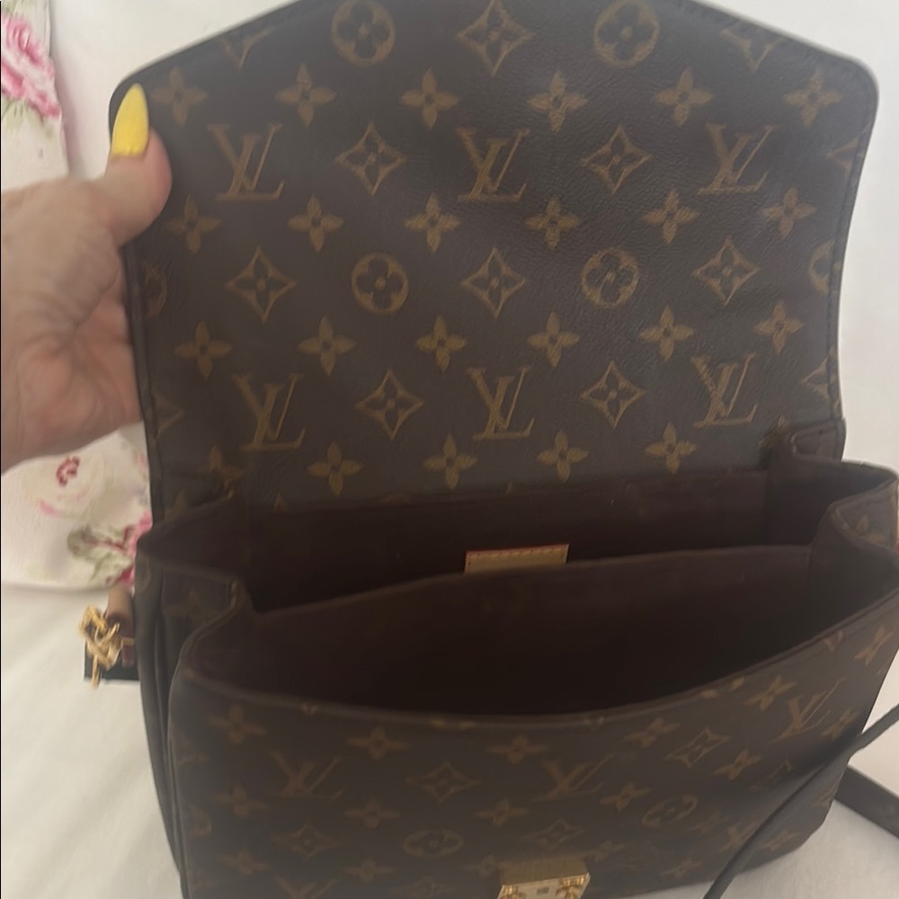 Louis Vuitton Monogram Pochette Métis - Picture 8 of 15